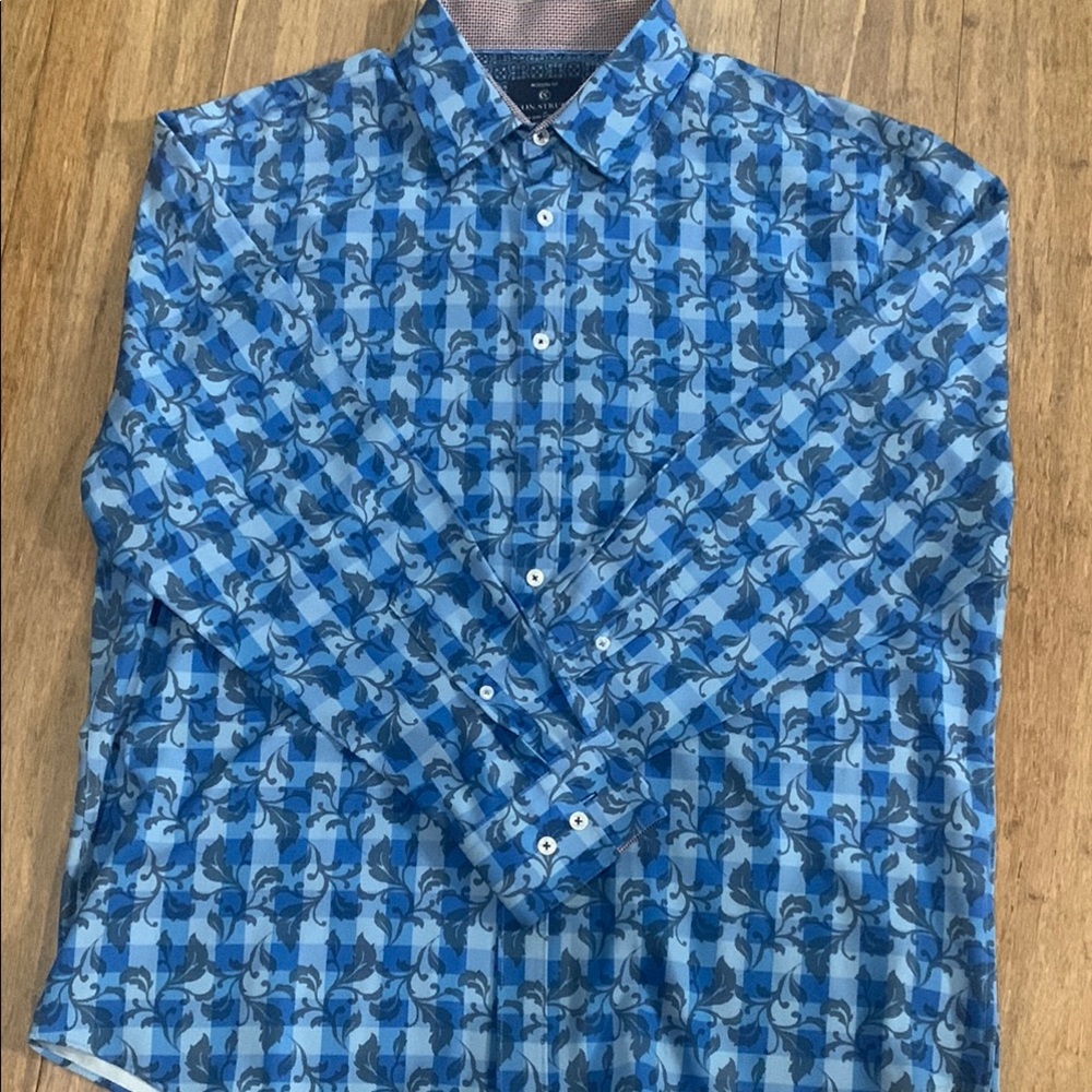 Men's Blue Patterned Shirt size XL with 4 way stretch.